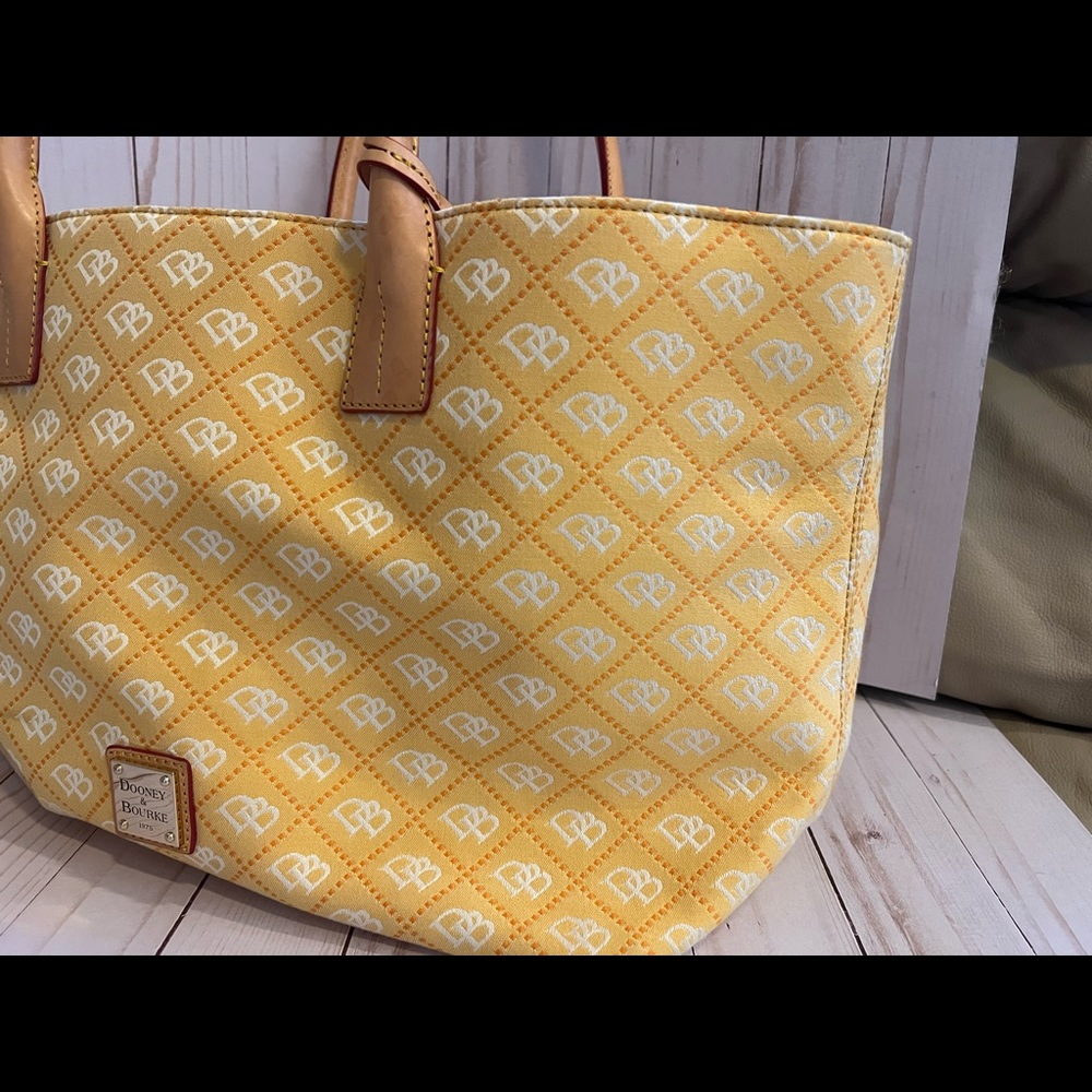 Dooney & Bourke Large Tote